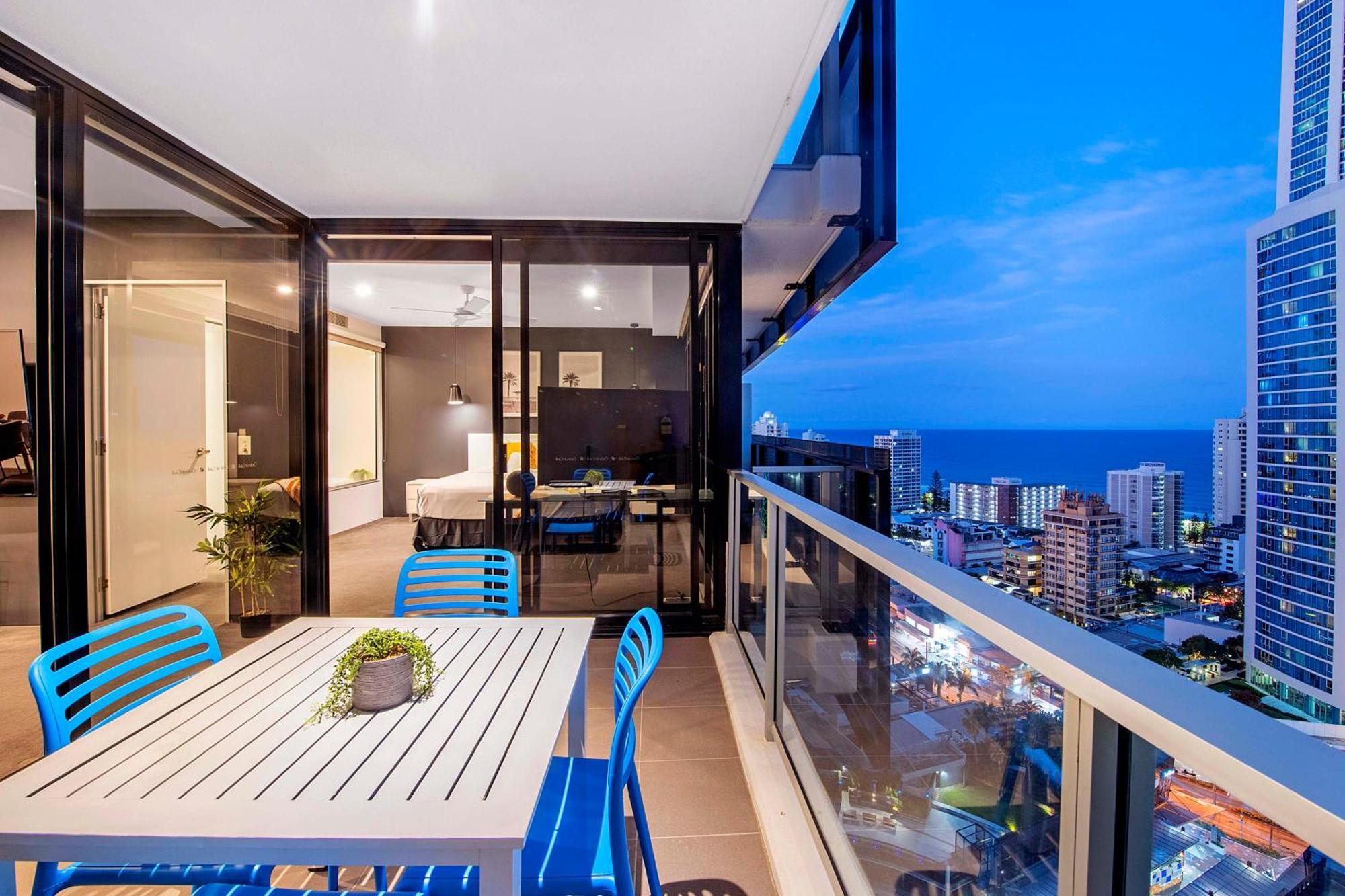 Circle On Cavill - Self Contained & Privately Managed Apartments - Wow Stay Голд-Кост Экстерьер фото