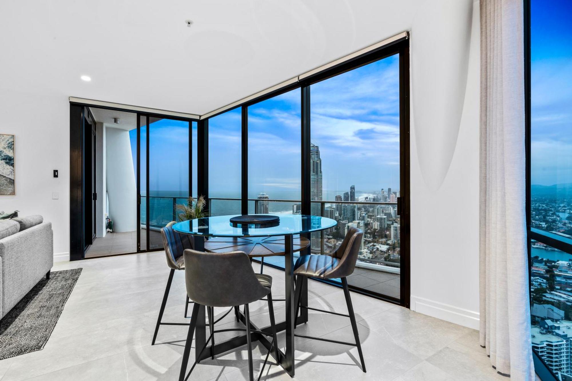 Circle On Cavill - Self Contained & Privately Managed Apartments - Wow Stay Голд-Кост Экстерьер фото