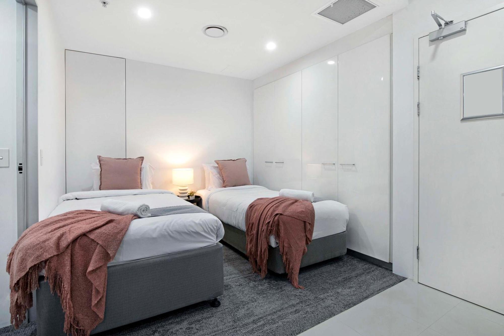 Circle On Cavill - Self Contained & Privately Managed Apartments - Wow Stay Голд-Кост Экстерьер фото