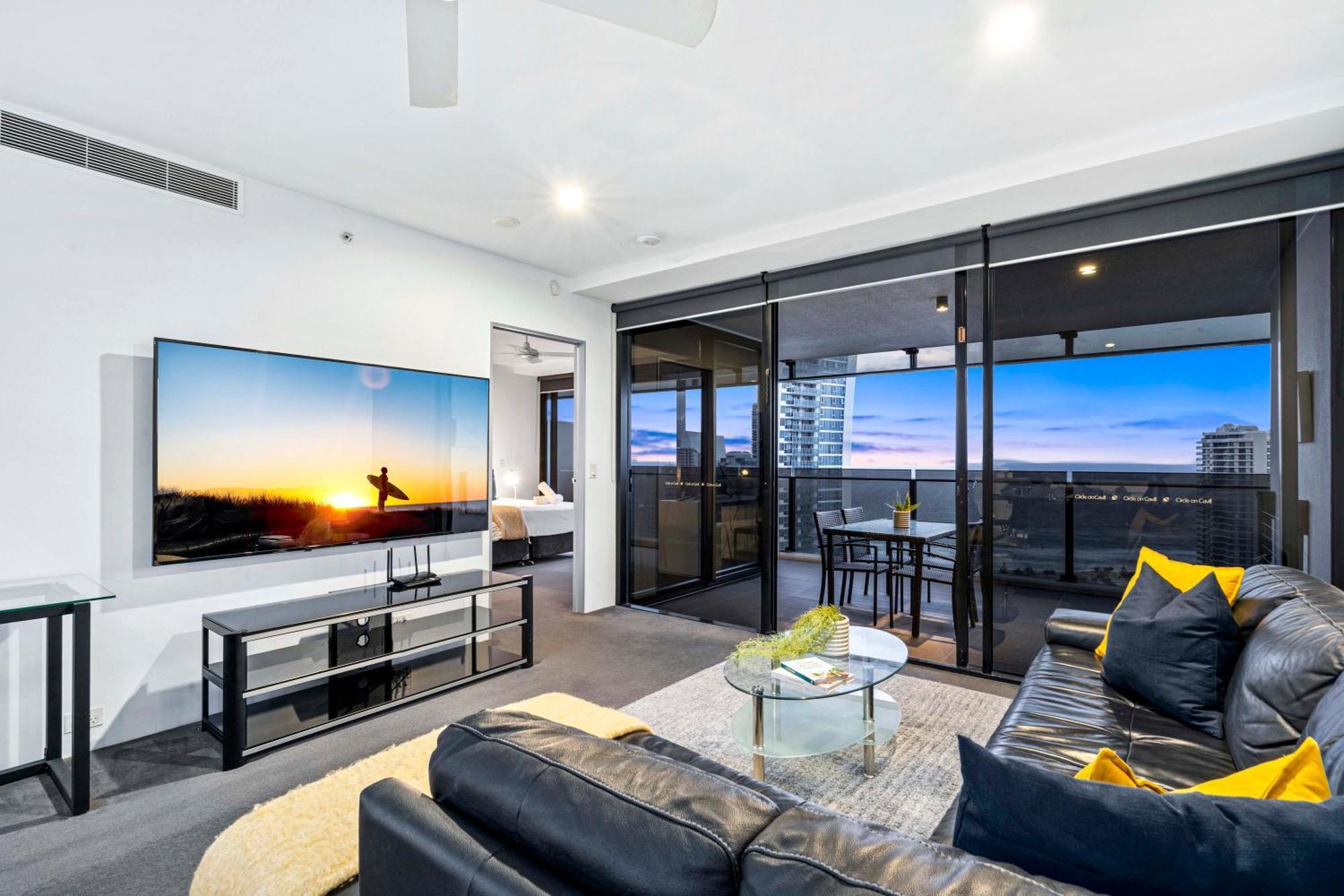 Circle On Cavill - Self Contained & Privately Managed Apartments - Wow Stay Голд-Кост Экстерьер фото